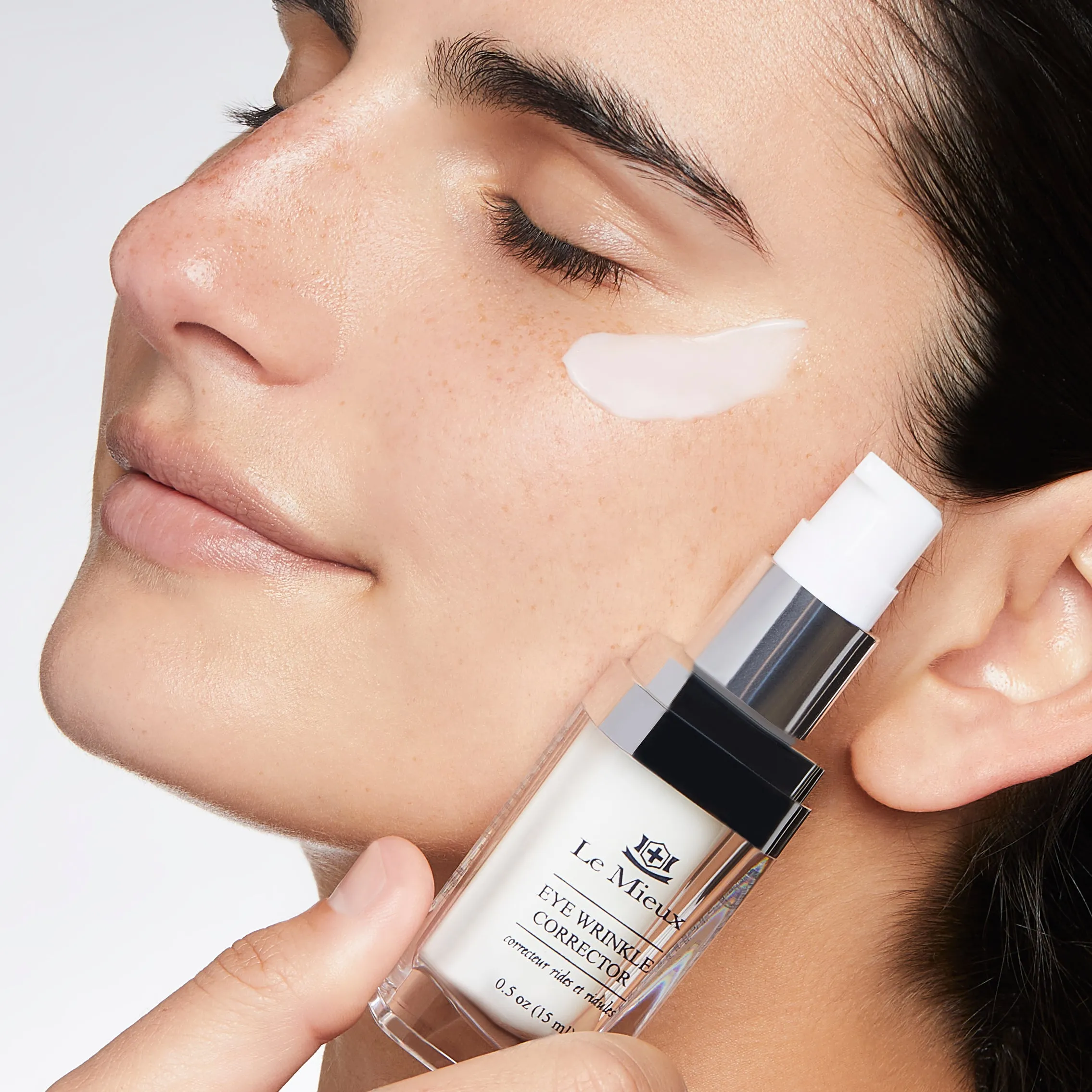 Eye Wrinkle Corrector